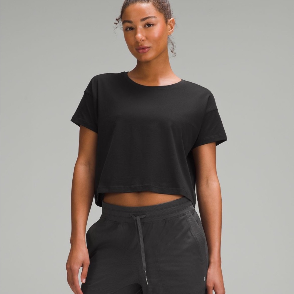 Cates Cropped T-Shirt In Black